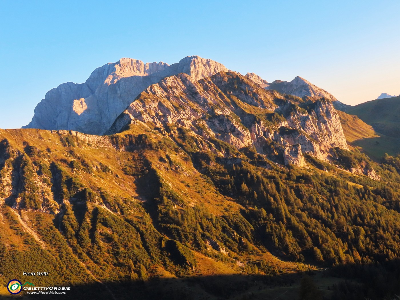 73 Corno Branchino-Corna Piana-Pizzo Arera baciati dal sole al tramonto.JPG